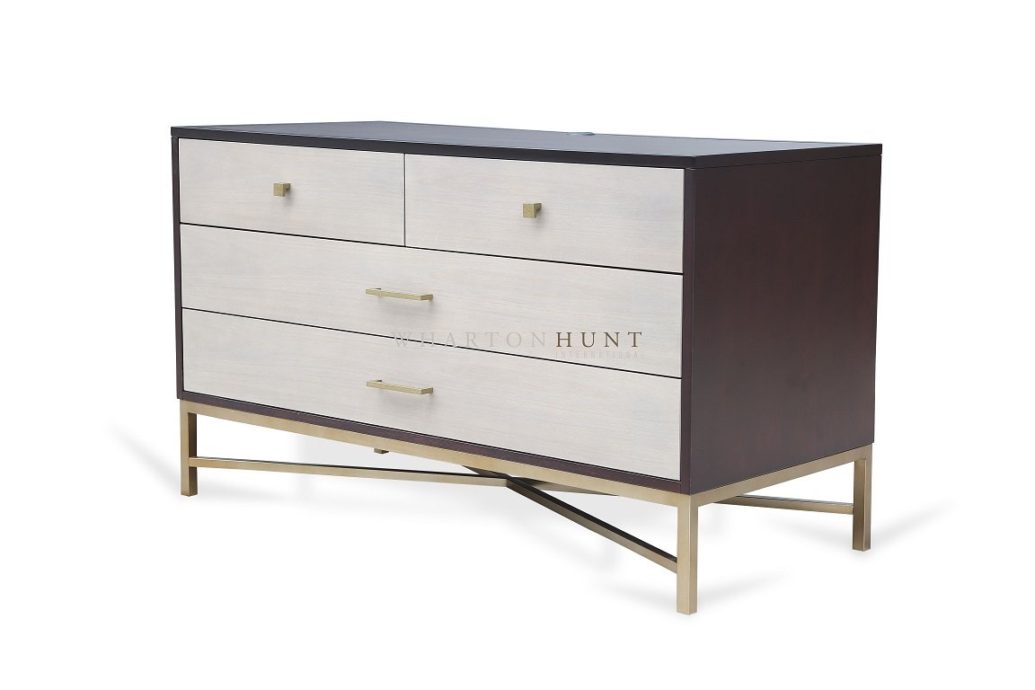 Hotel Dresser