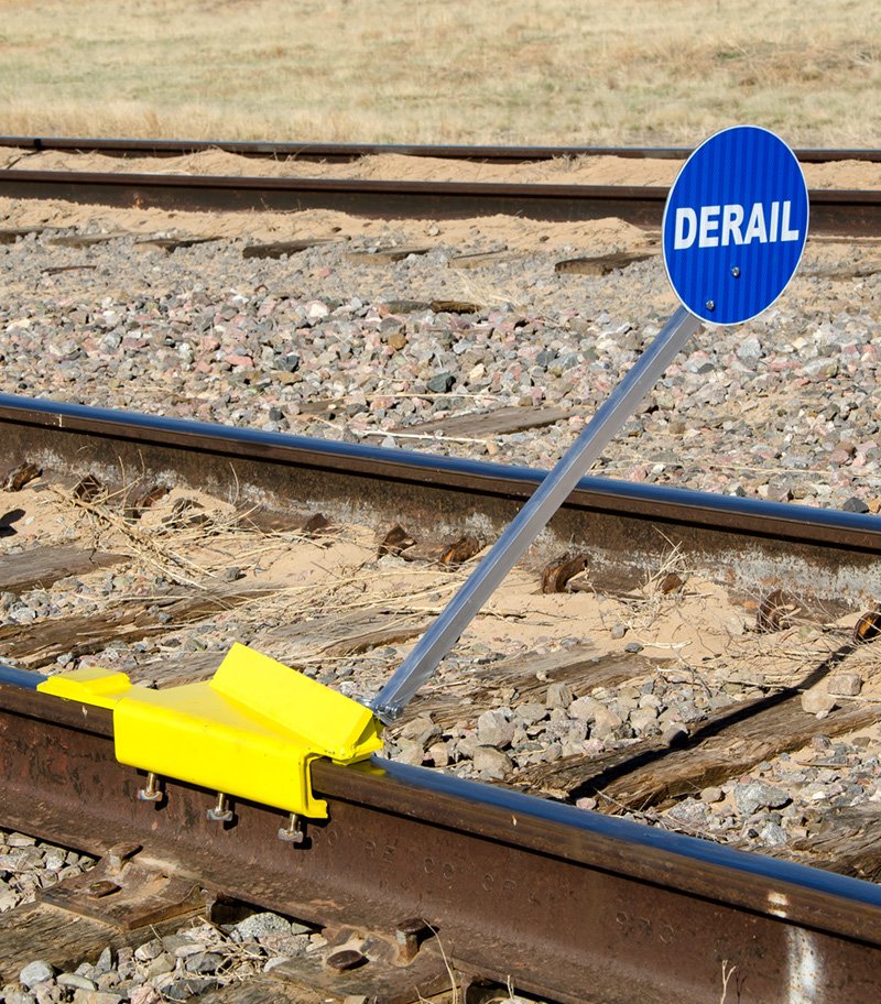 SaberTooth® Portable Derail with sign, Right Throw