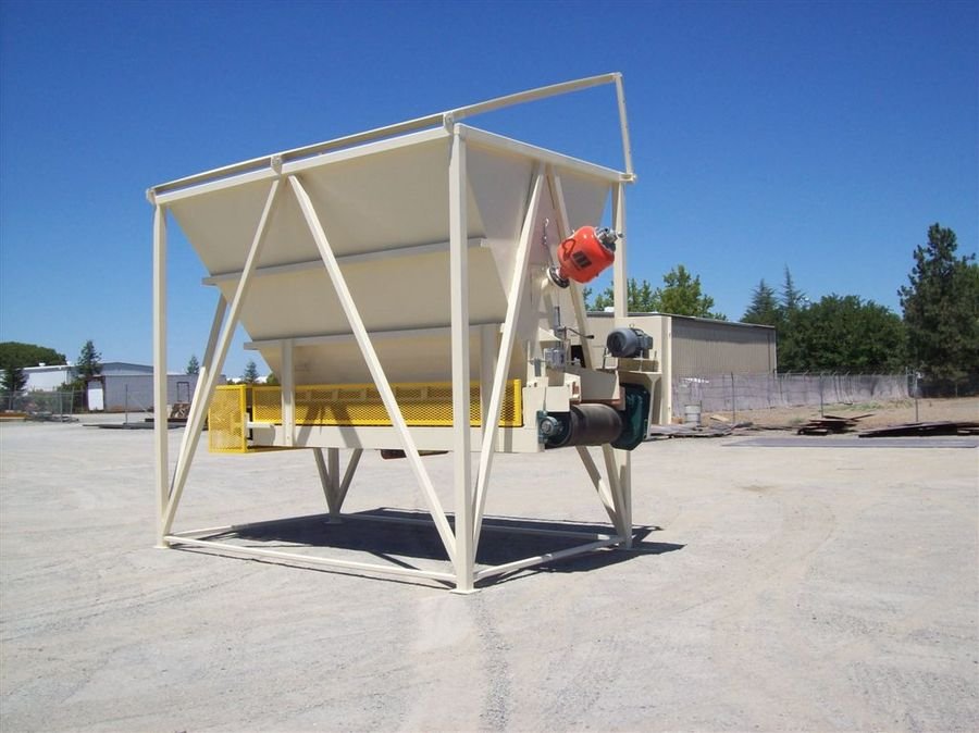 Model 101-30RG RAP Bin Feeder with Grizzly