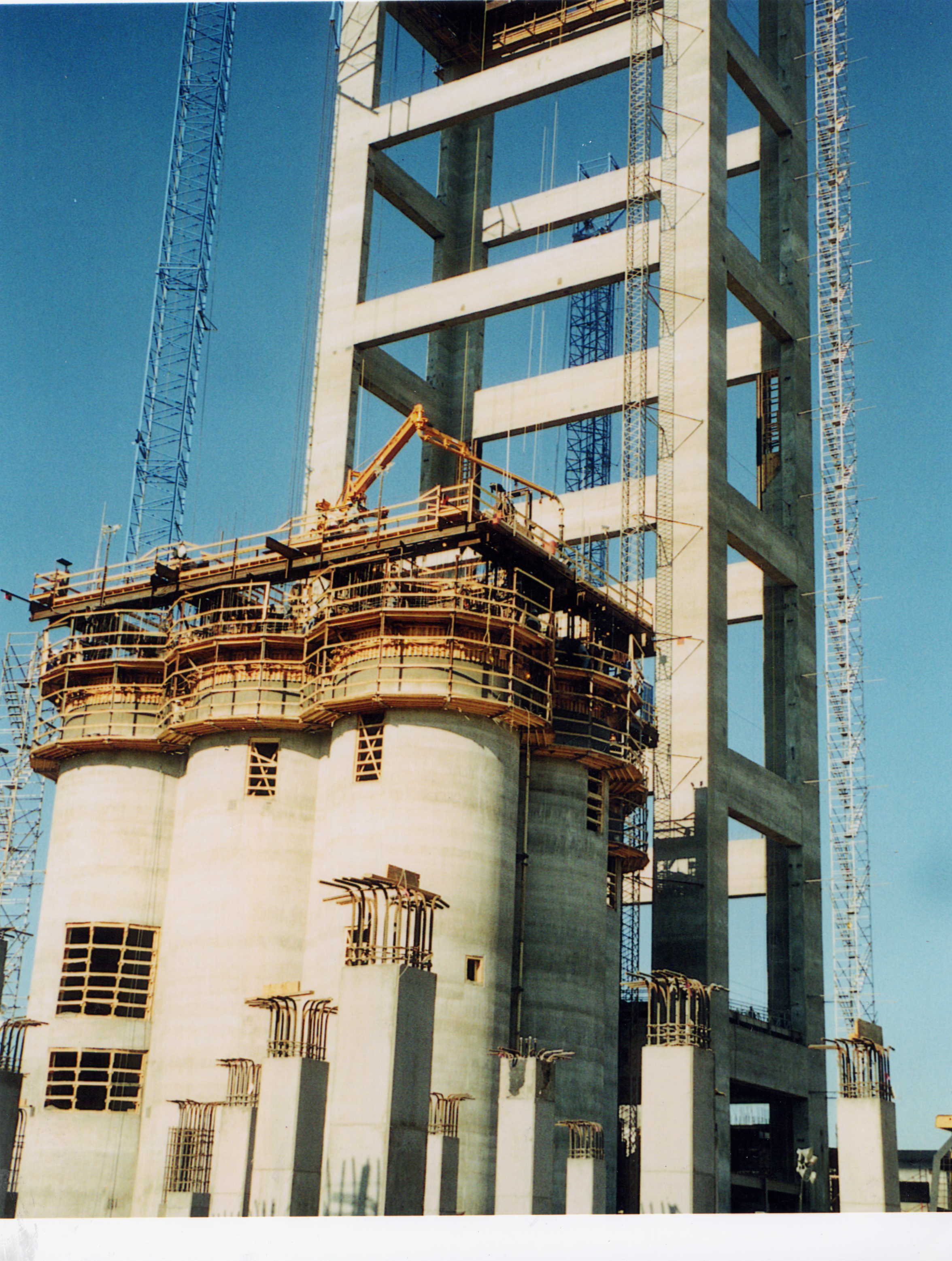 Silos, preheater towers, mass foundations, conveying systems