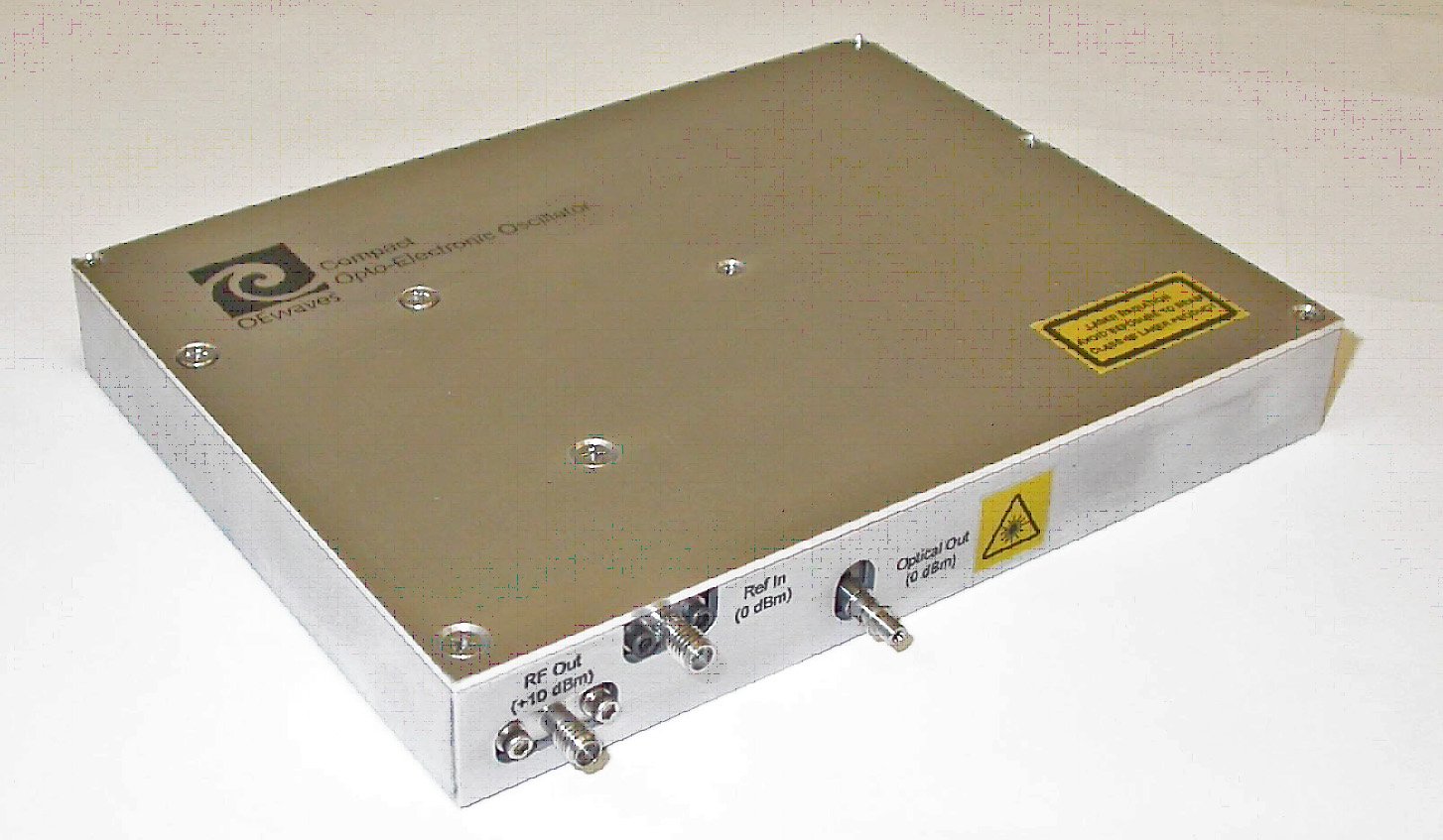 Compact Opto-Electronic Oscillator (OEO)