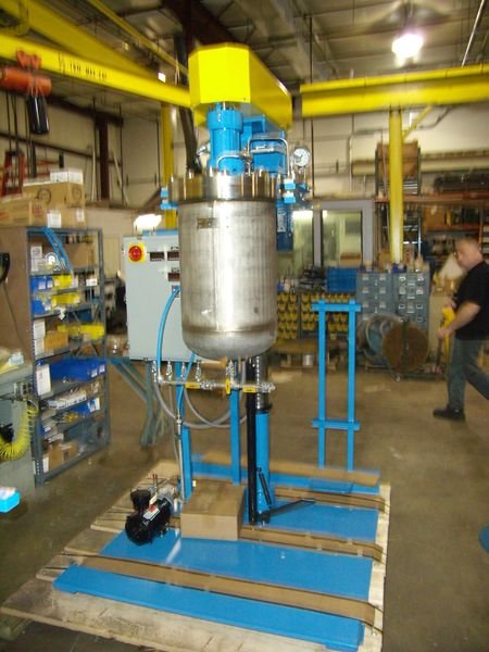 LABORATORY AND PILOT PLANT REACTORS