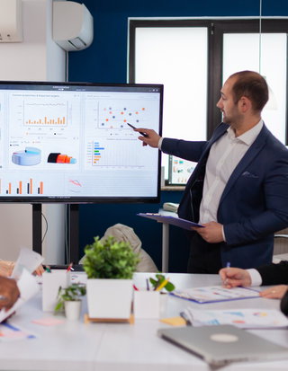 How HR Leaders Can Measure the ROI of Employee Recognition Programs